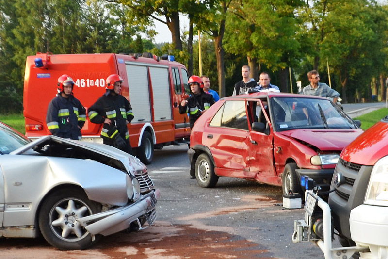 Duży wypadek na małych uliczkach - Zdjęcie główne