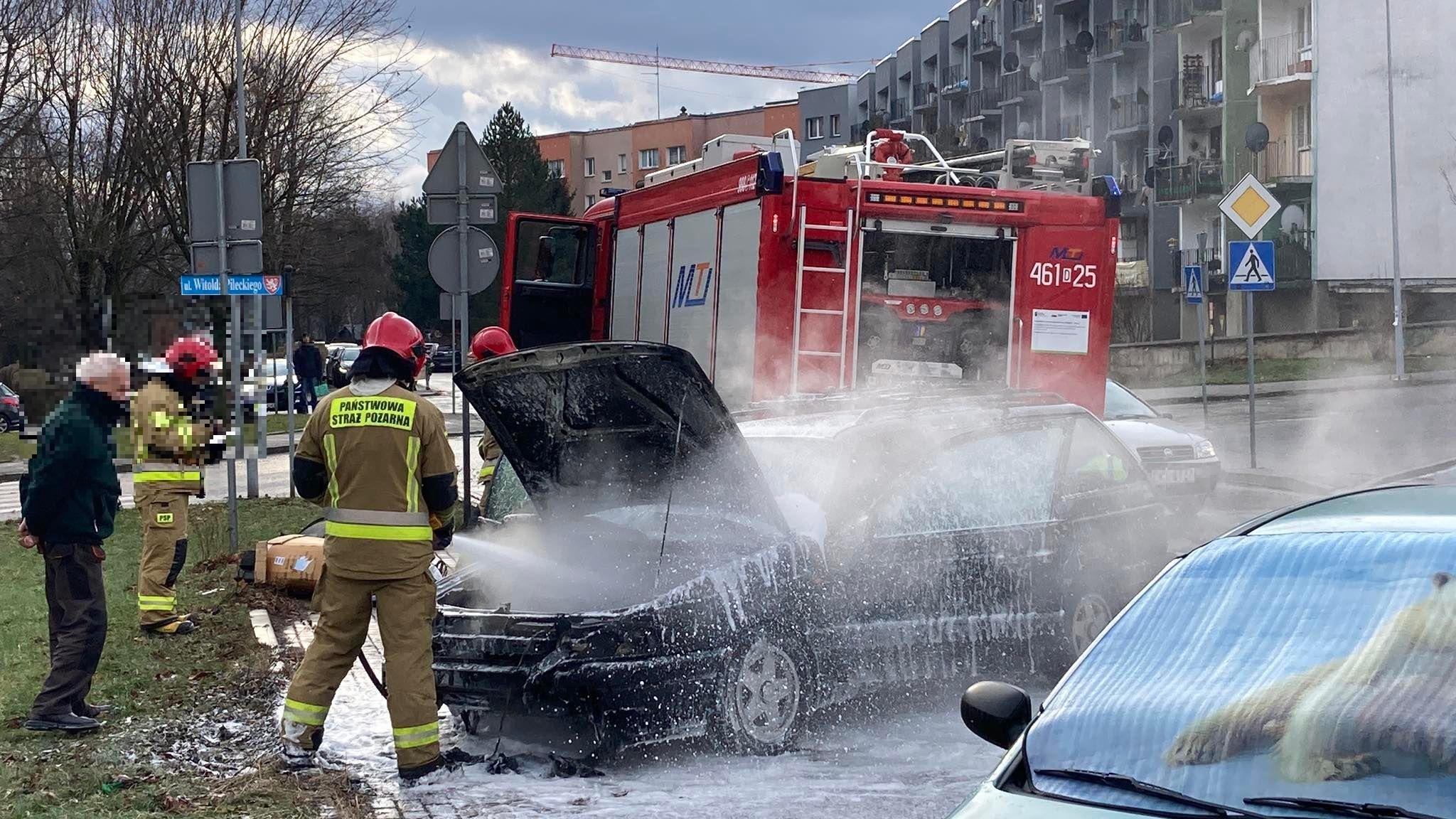 Kłodzko. Pożar auta przy ul. Spółdzielczej - Zdjęcie główne