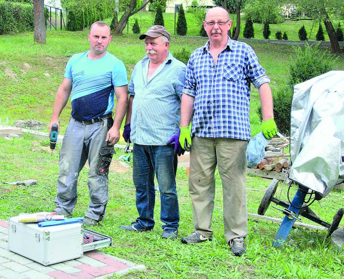 Mają świetlicę, robią wiatę - Zdjęcie główne