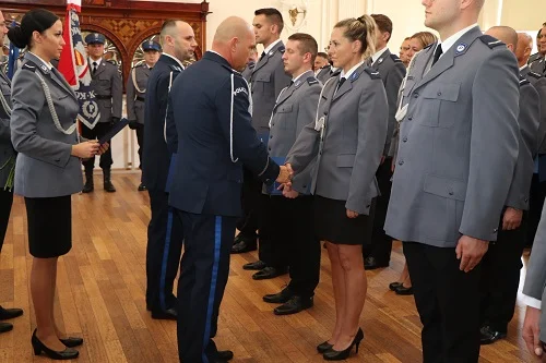 154 policjantów z Komendy Powiatowej Policji w Kłodzku otrzymało awanse - Zdjęcie główne