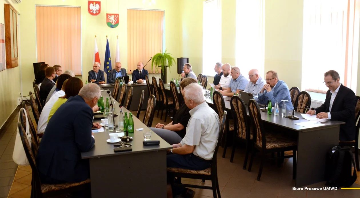 Spotkanie marszałka z samorządowcami ze Stowarzyszenia Gmin Ziemi Kłodzkiej - Zdjęcie główne