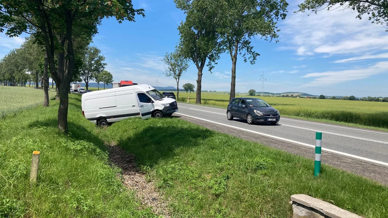 Kłodzko. Utrudnienia na krajowej ósemce. Kolizja trzech aut - Zdjęcie główne