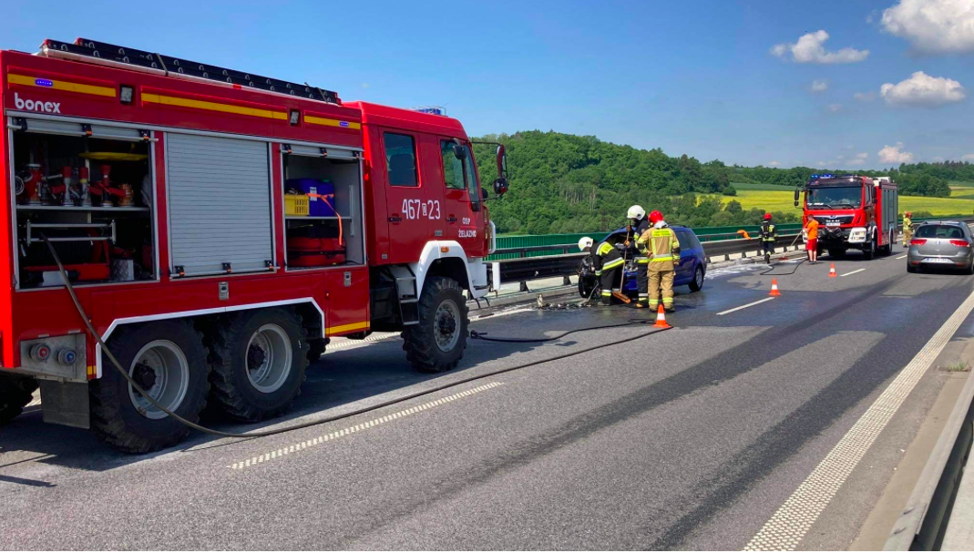 Kłodzko. Pożar auta na obwodnicy - Zdjęcie główne