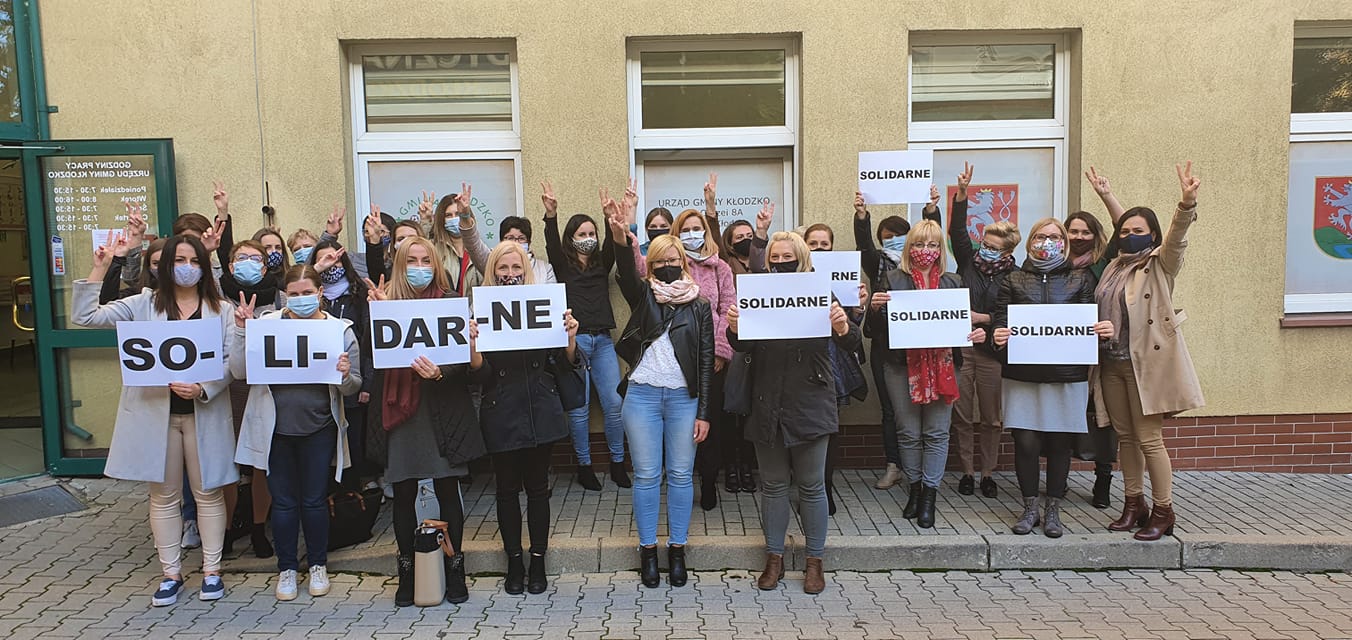 Urzędniczki protestują - Zdjęcie główne