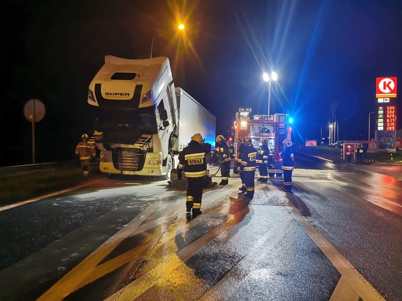 Kudowa-Zdrój: Pożar ciężarówki - przesuń w prawo i zobacz zdjęcia