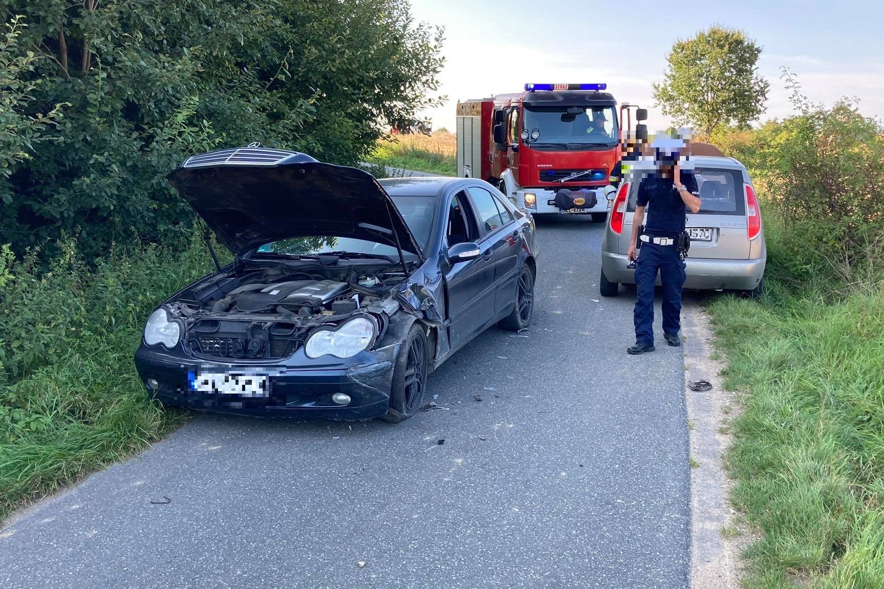 Gmina Kłodzko: Zderzenie Skody i Mercedesa - Zdjęcie główne