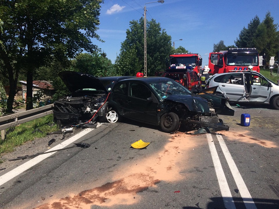 Wypadek w Szalejowie, ofiara w stanie krytycznym [zdjęcia] - Zdjęcie główne