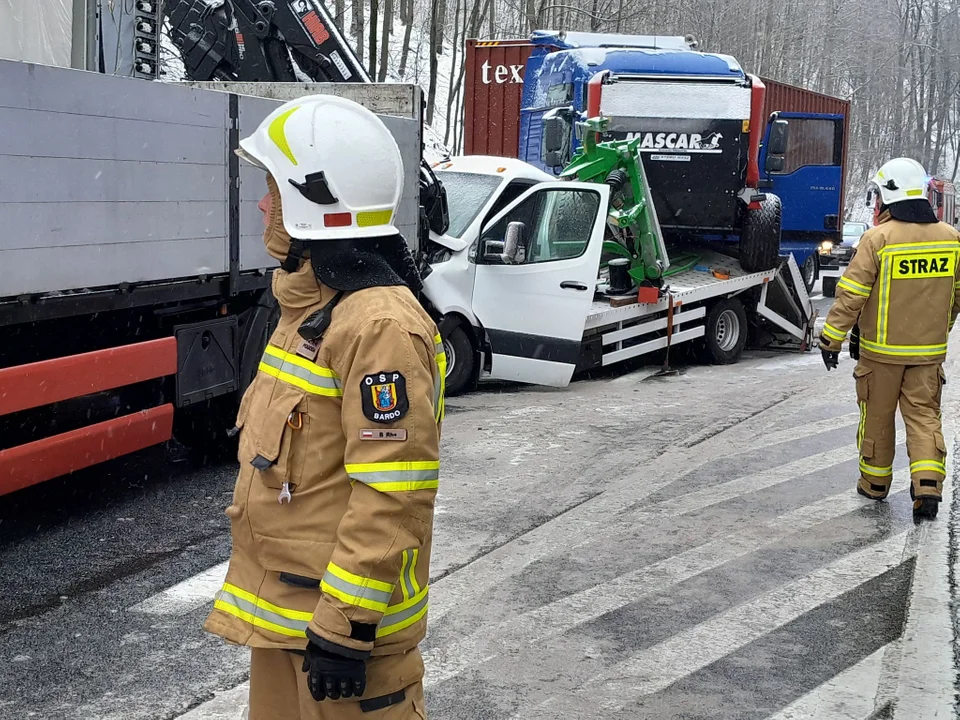 Wypadek na krajowej ósemce. Nie żyje 46-letni mężczyzna [aktualizacja] - Zdjęcie główne