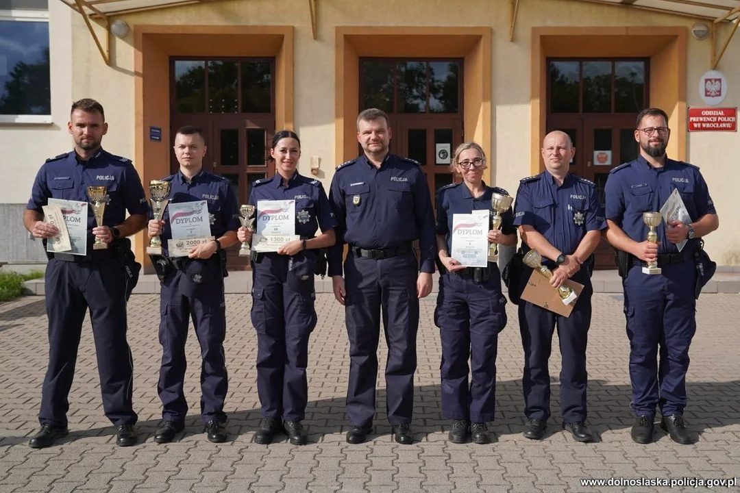 Najlepsi dzielnicowi garnizonu dolnośląskiego. Wśród wyróżnionych policjantka z kłodzkiej komendy - Zdjęcie główne