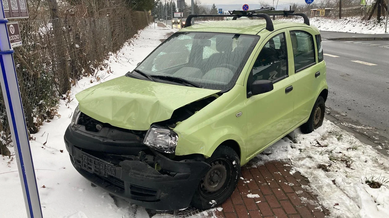 Kolizja na skrzyżowaniu ulic Noworudzkiej i Nowy Świat