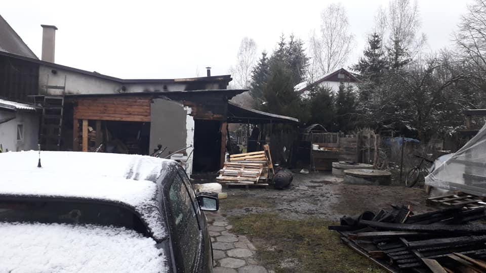Trzebieszowice: Spalił się garaż razem z poboczną dobudową 