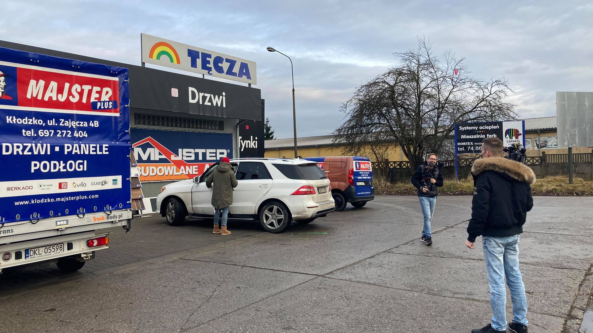 Dagmara Kaźmierska z Królowych Życia wraz z ekipą kręcą odcinek pod kłodzkim sklepem