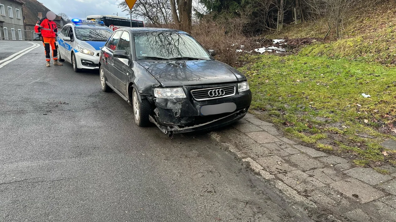 Szalejów Górny. Kolizja karetki i auta osobowego [aktualizacja] - Zdjęcie główne