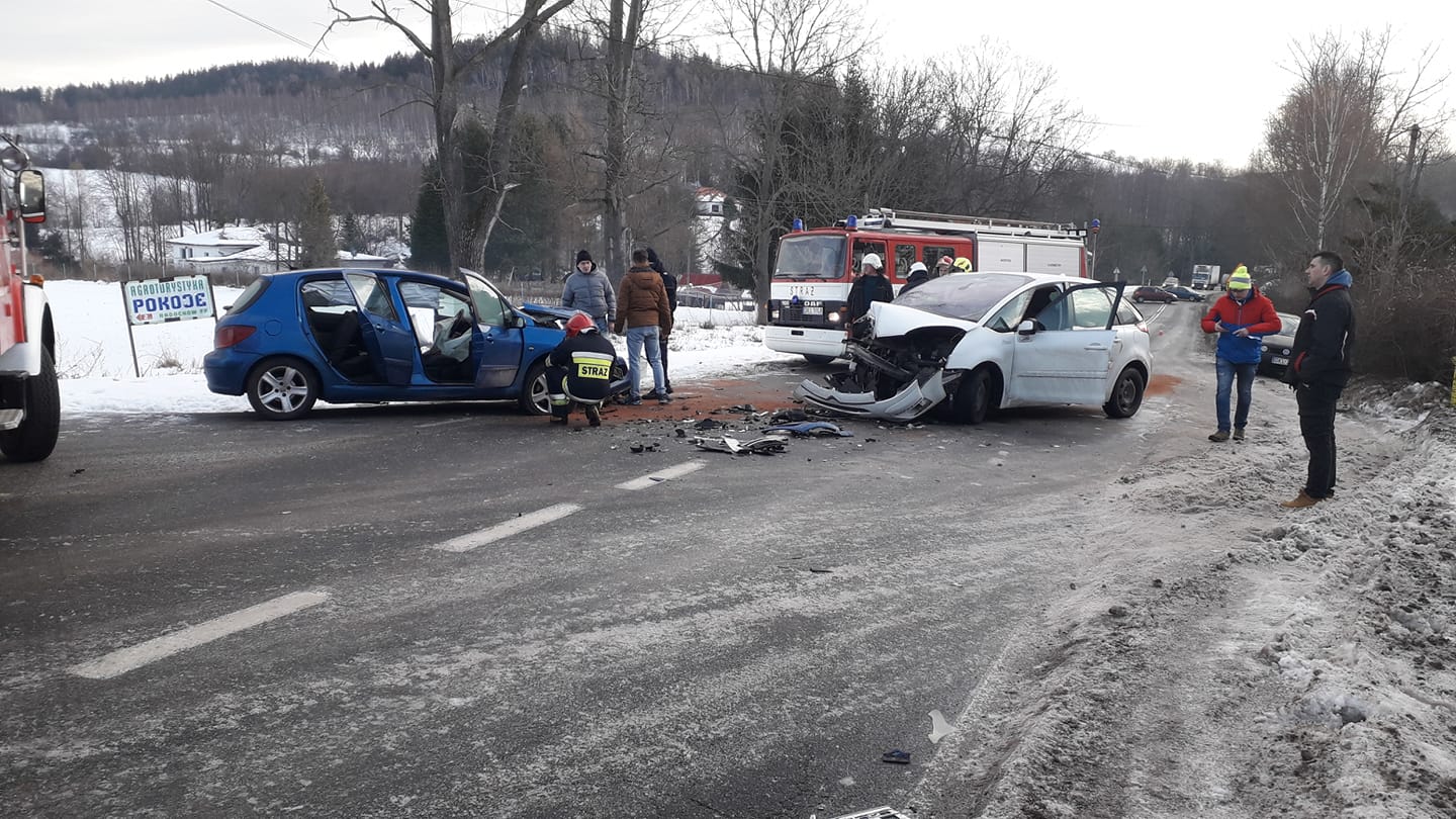 Lądek-Zdrój: Zderzenie 3 aut we wsi Radochów - Zdjęcie główne