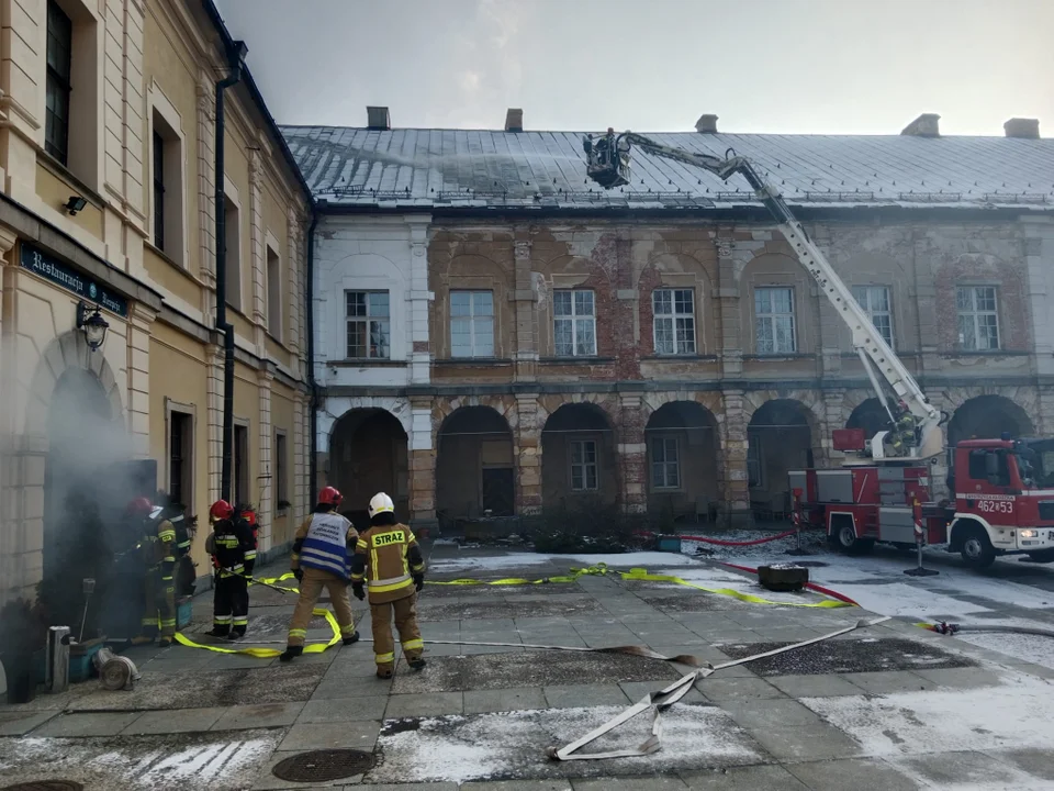 Strażacy ćwiczyli na zamku w Międzylesiu [zdjęcia] - Zdjęcie główne