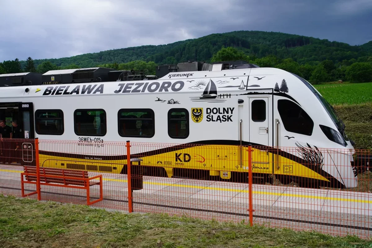 WAKACYJNY KIERUNEK: BIELAWA. Nad jezioro i w Góry Sowie dojedziesz teraz pociągiem