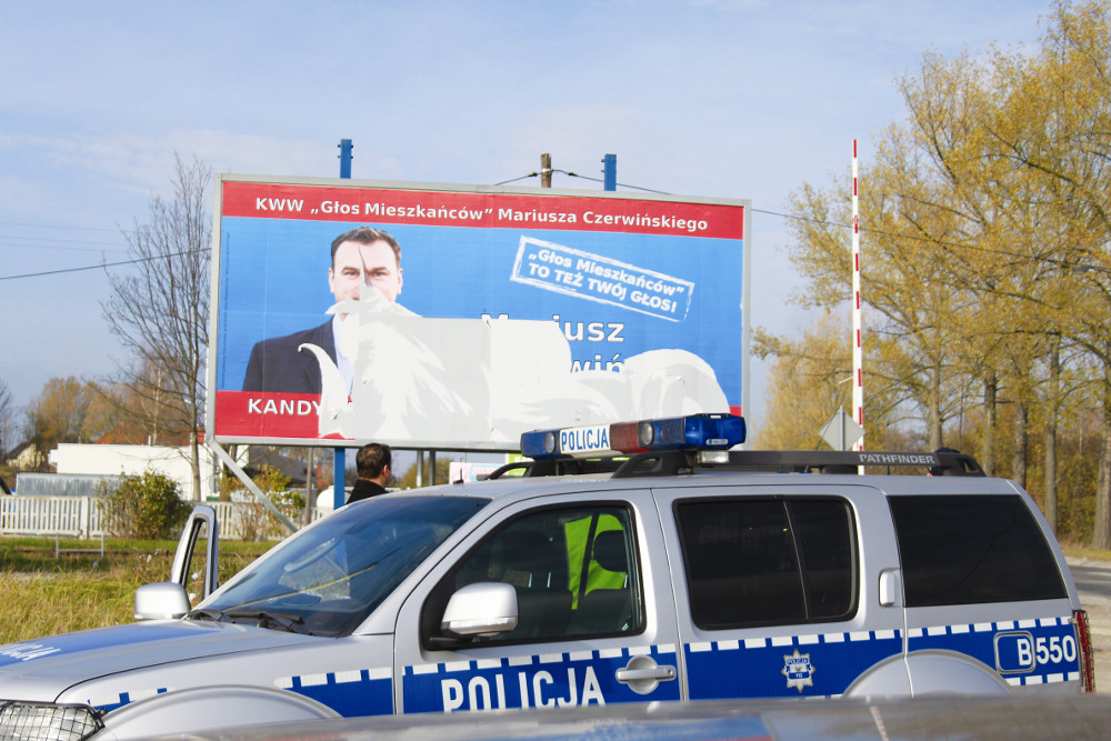 Zerwano baner wyborczy Mariusza Czerwińskiego - Zdjęcie główne