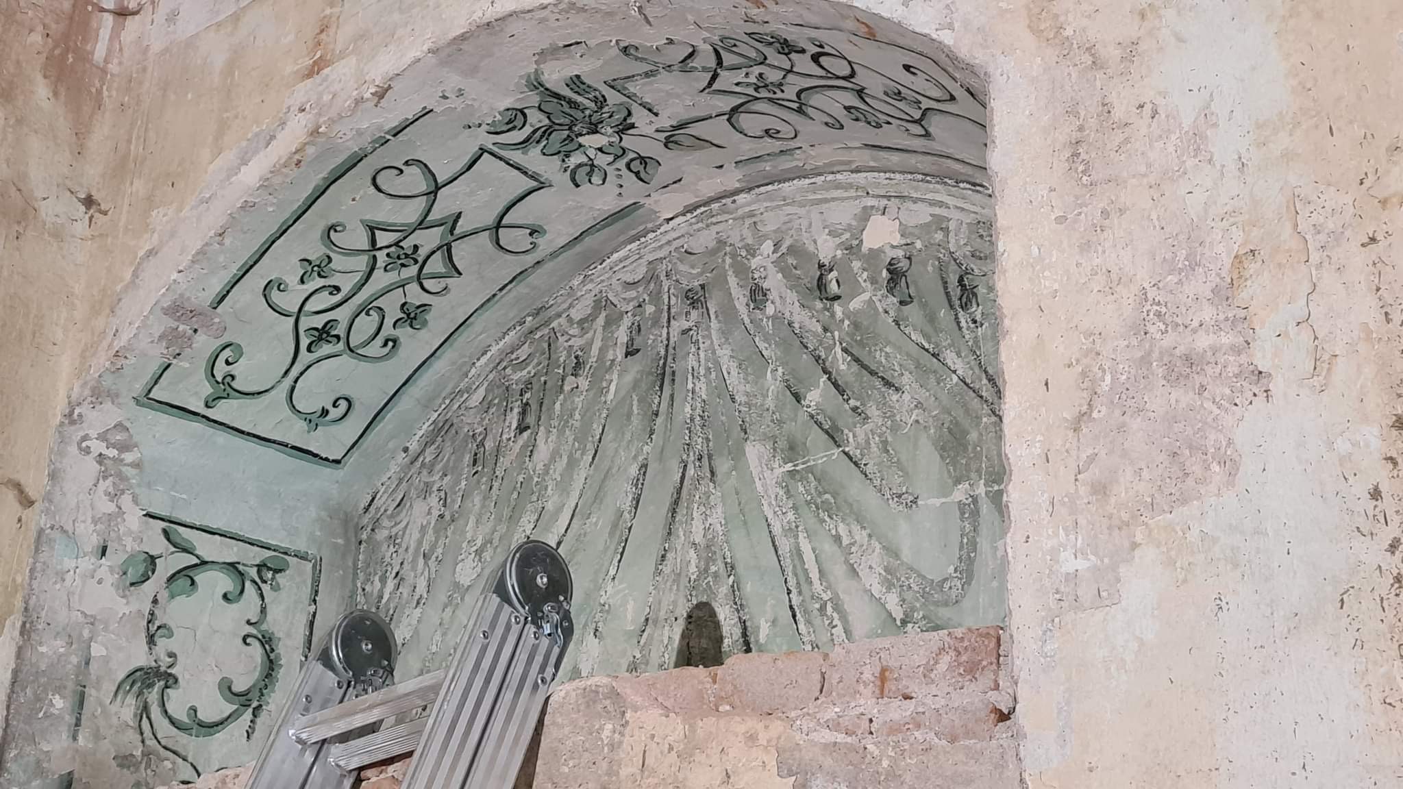 Dekoracja późnobarokowa salonu na I piętrze pałacu w Sarnach