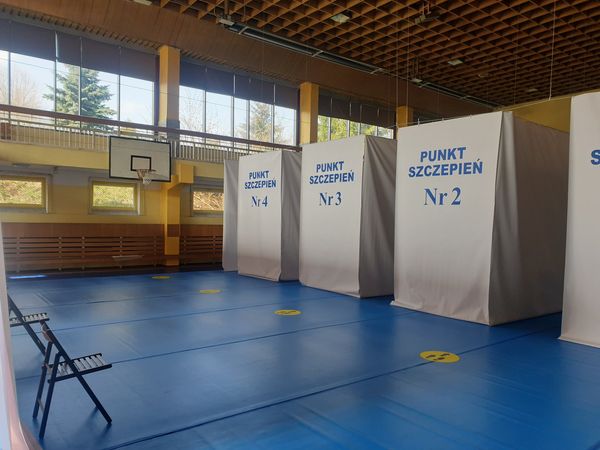 Nowa Ruda. Na hali sportowej przygotowano punkt szczepień - Zdjęcie główne