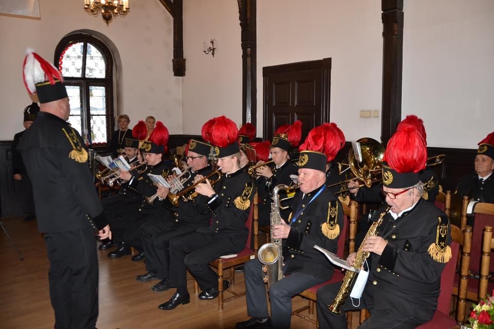 Burmistrz uhonorowany podczas sesji - przesuń w prawo i zobacz zdjęcia 