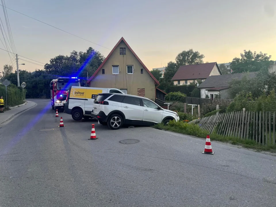 Nowa Ruda. Kolizja na ul. Kwiatkowskiego - Zdjęcie główne