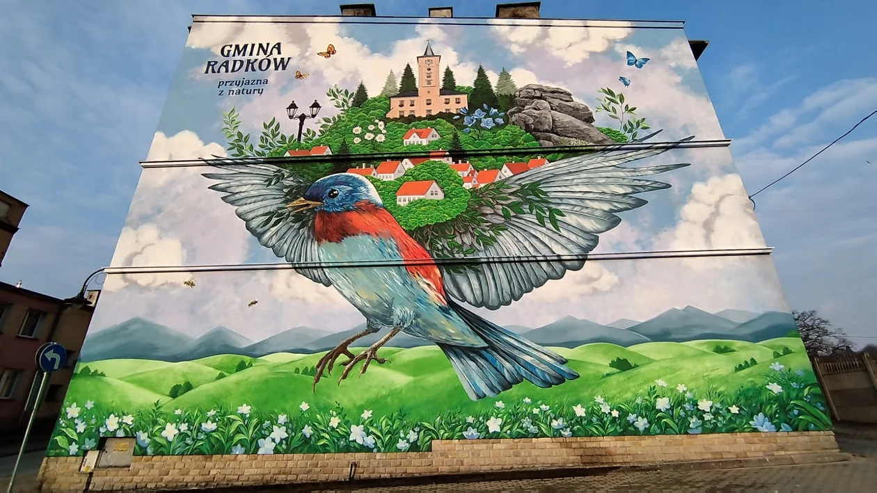 Radków. Na elewacji budynku przy ul. Chrobrego 16 powstał mural - Zdjęcie główne