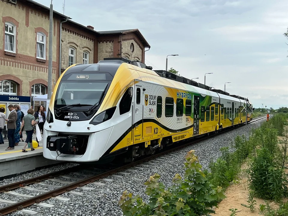 Po trasie Wrocław – Świdnica jeżdżą nowoczesne i ekologiczne pociągi hybrydowe