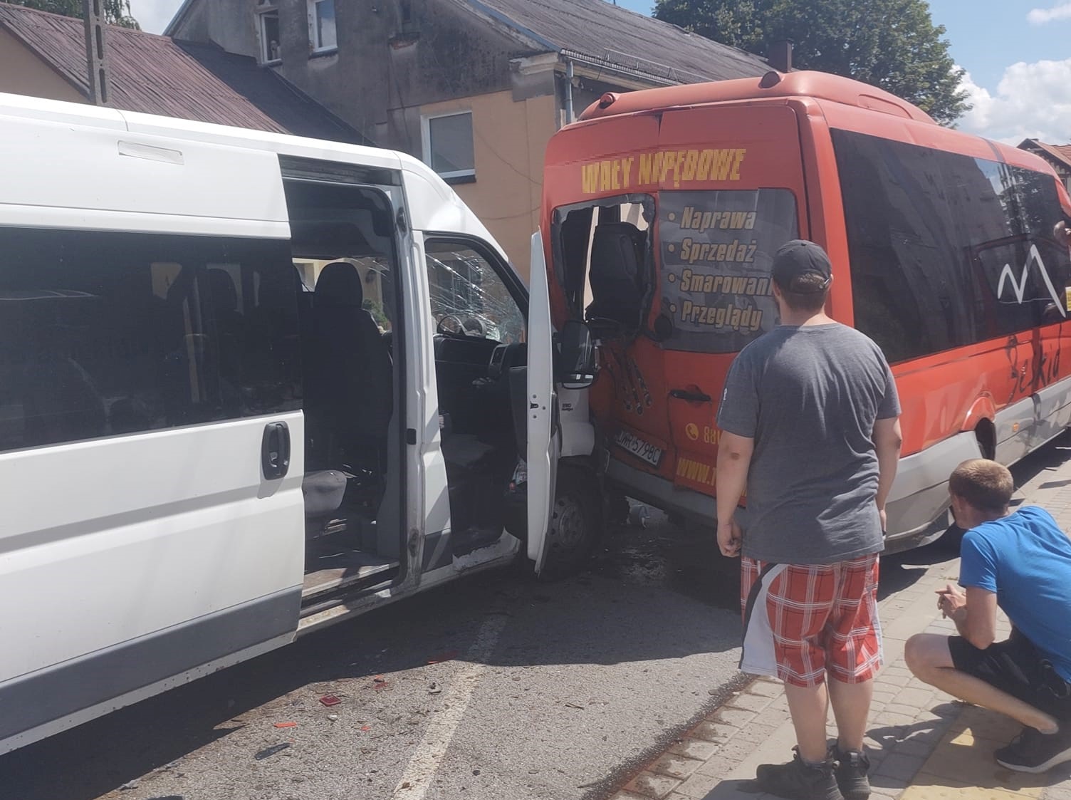 Nowa Ruda: Zderzenie busów przy ul. Świdnickiej [AKTUALIZACJA] - Zdjęcie główne