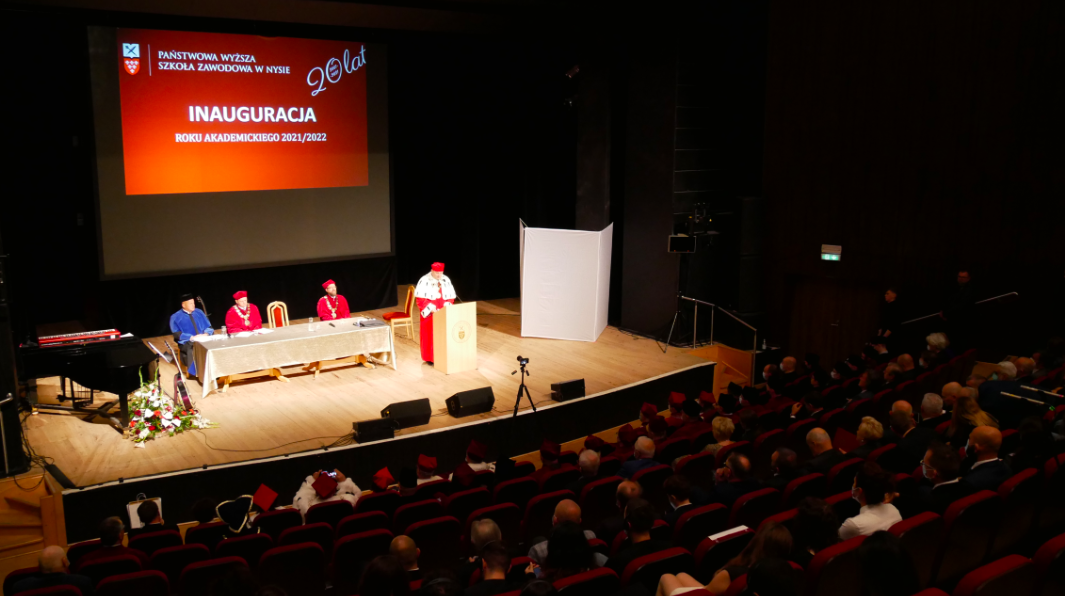 W bieżącym roku PWSZ w Nysie przyjęła ponad 900 studentów na pierwszy rok.