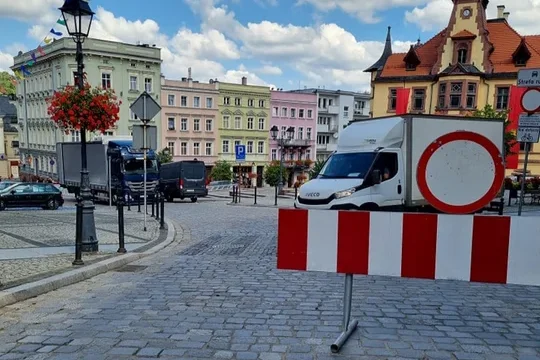 Rynek w Nowej Rudzie zamknięty dla samochodów - Zdjęcie główne