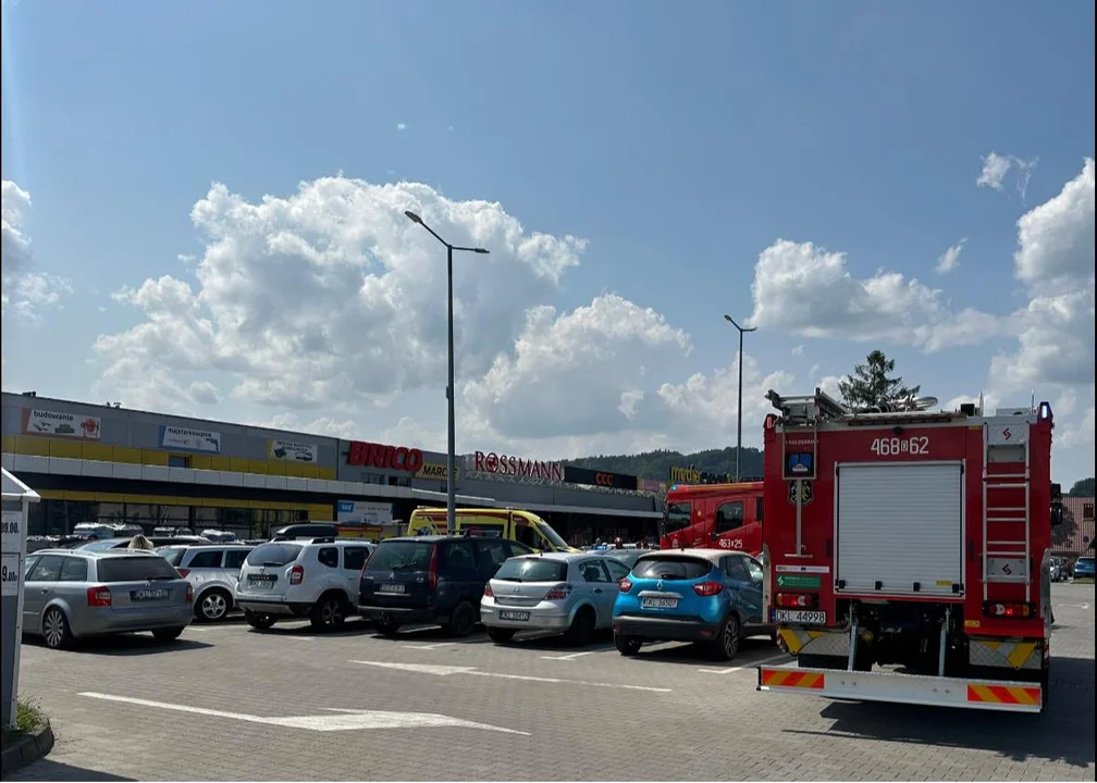 Nowa Ruda. Wypadek na parkingu przy ul. Kłodzkiej w Słupcu - Zdjęcie główne