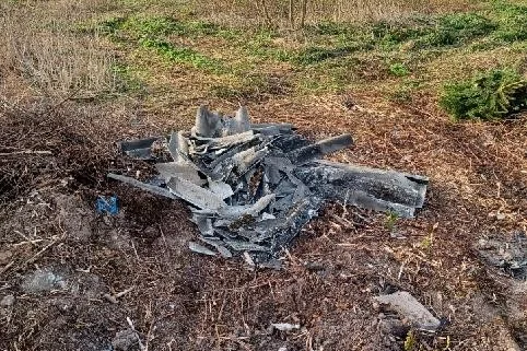 Nowa Ruda. Ktoś podrzucił odpady azbestowe blisko skrzyżowania ulic Traugutta i Zagórze w Słupcu - Zdjęcie główne