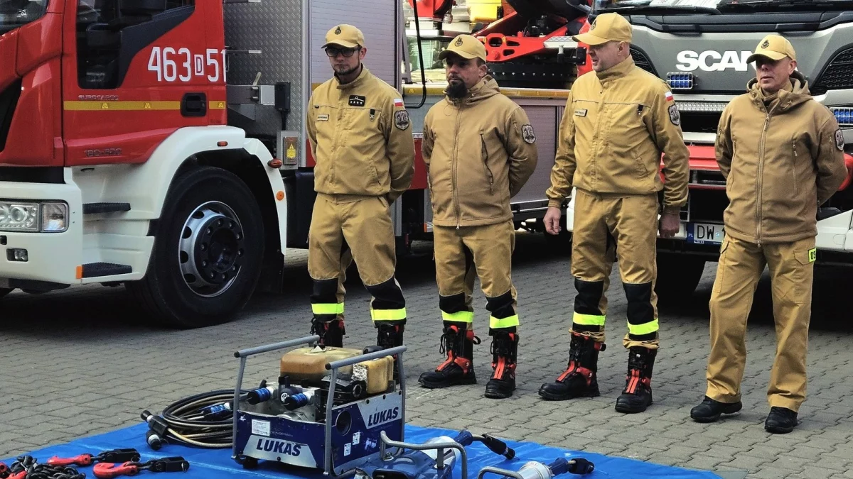 Gmina Nowa Ruda. Przekazanie Sprzętu Ratowniczego dla OSP Świerki [zdjęcia]