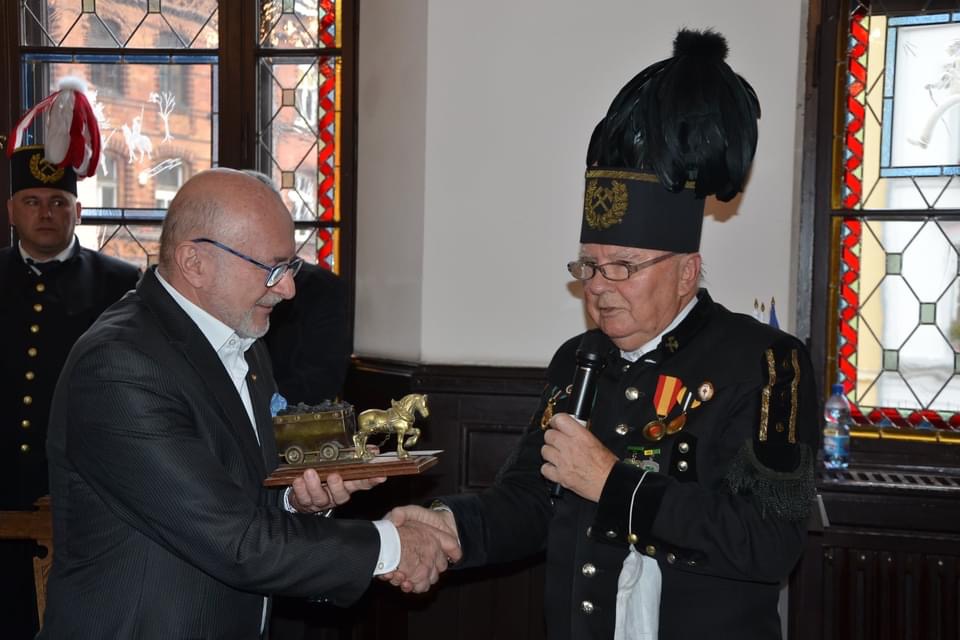 Burmistrz uhonorowany podczas sesji - przesuń w prawo i zobacz zdjęcia 