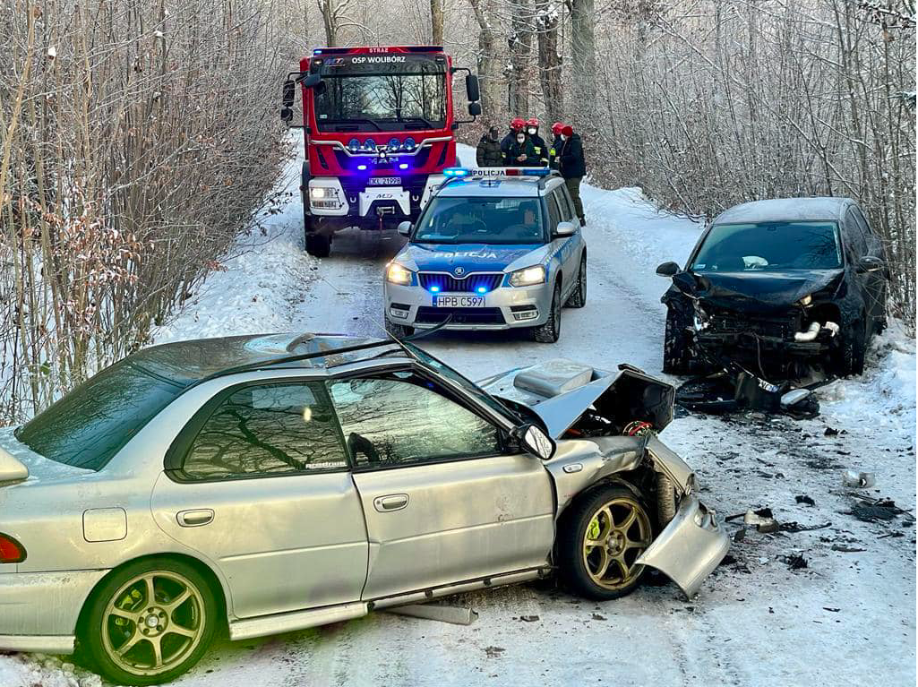 Gmina Nowa Ruda. Zderzenie dwóch samochodów. Poszkodowane dziecko - Zdjęcie główne