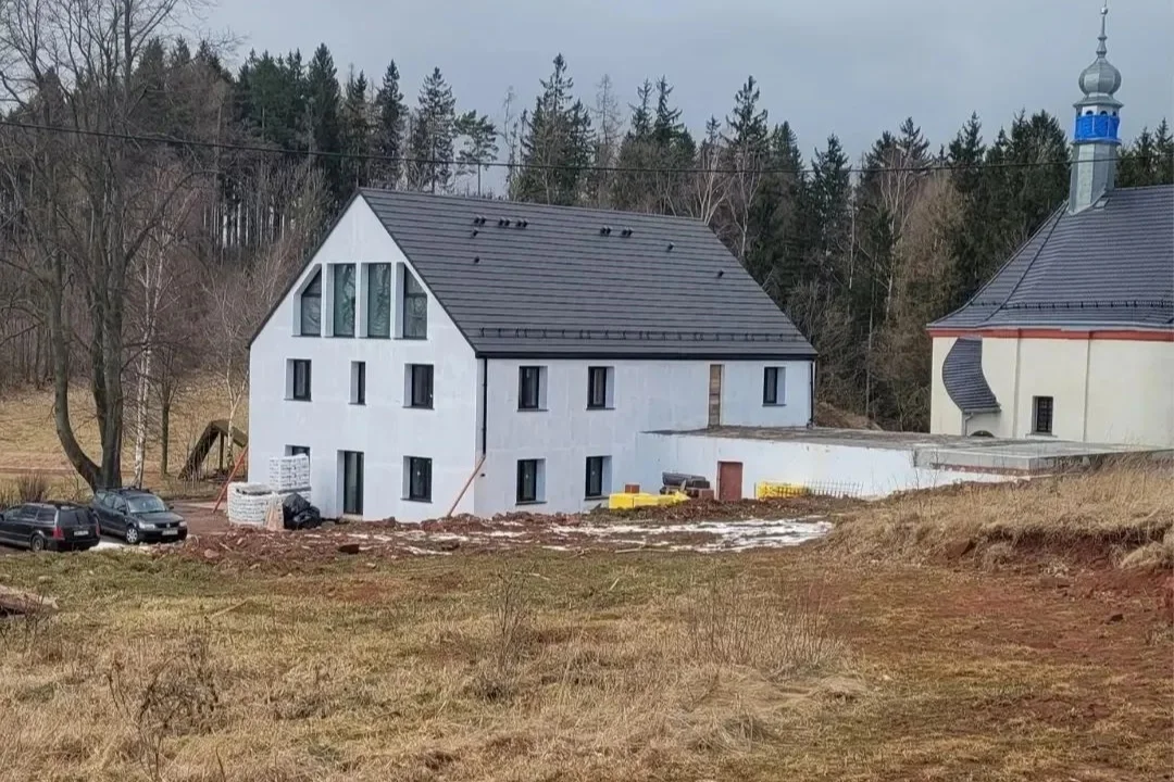 Nowa Ruda. Na Górze Świętej Anny powstaje pensjonat [zdjęcia] - Zdjęcie główne