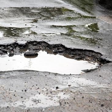 Grysem sypią po drogach - Zdjęcie główne