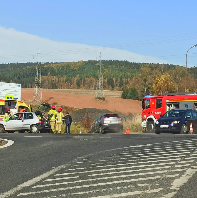 Nowa Ruda. Zderzenie na obwodnicy. Są poszkodowani - Zdjęcie główne