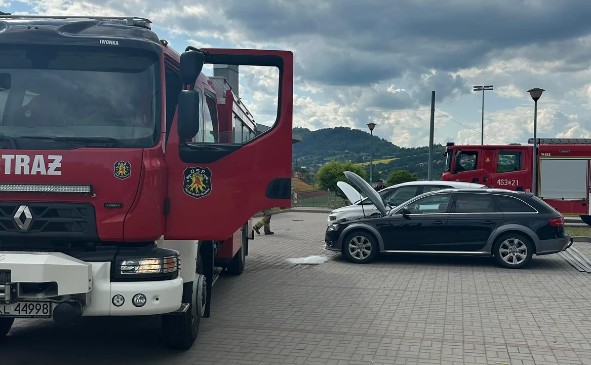 Nowa Ruda. Przez gorący popiół niemal spłonęły dwa pojazdy w Słupcu - Zdjęcie główne