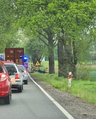Na drodze między Gołogłowami, a Kłodzkiem zderzyły się dwa samochody osobowe - Zdjęcie główne