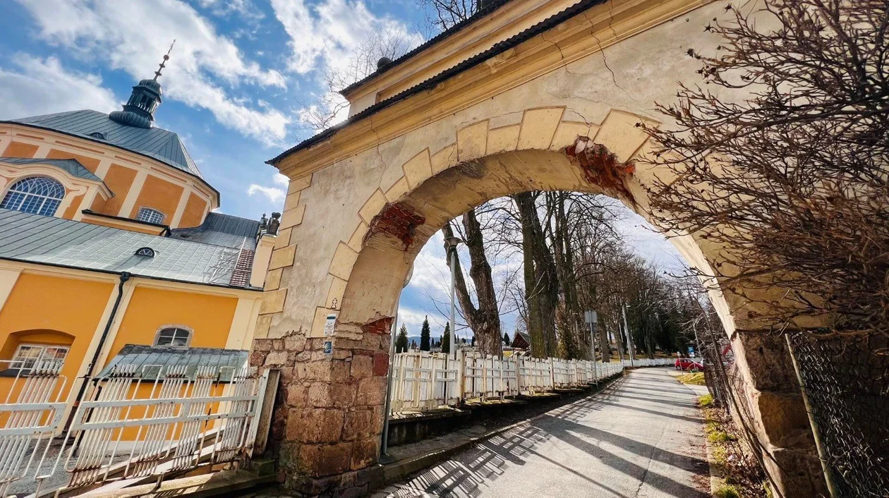 Wambierzyce. Zbiórka na remont Bramy Beniamina - Zdjęcie główne