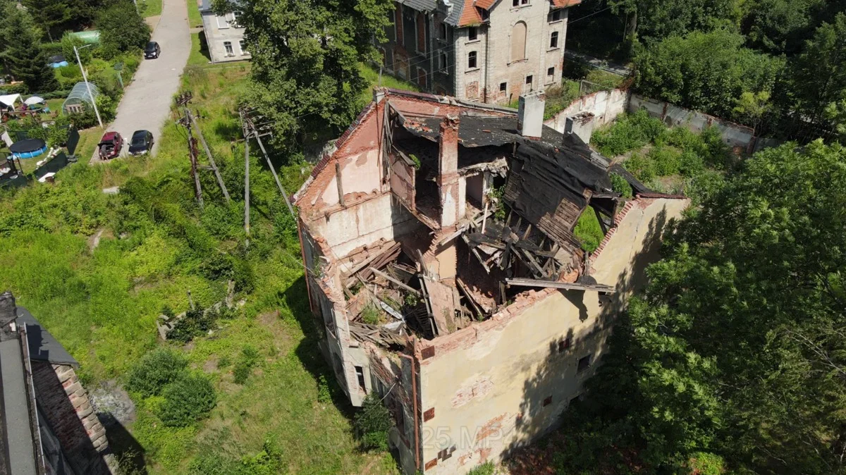 Radków. Budynki niszczeją. Mieszkańcy pytają dlaczego. Gmina odpowiada - Zdjęcie główne