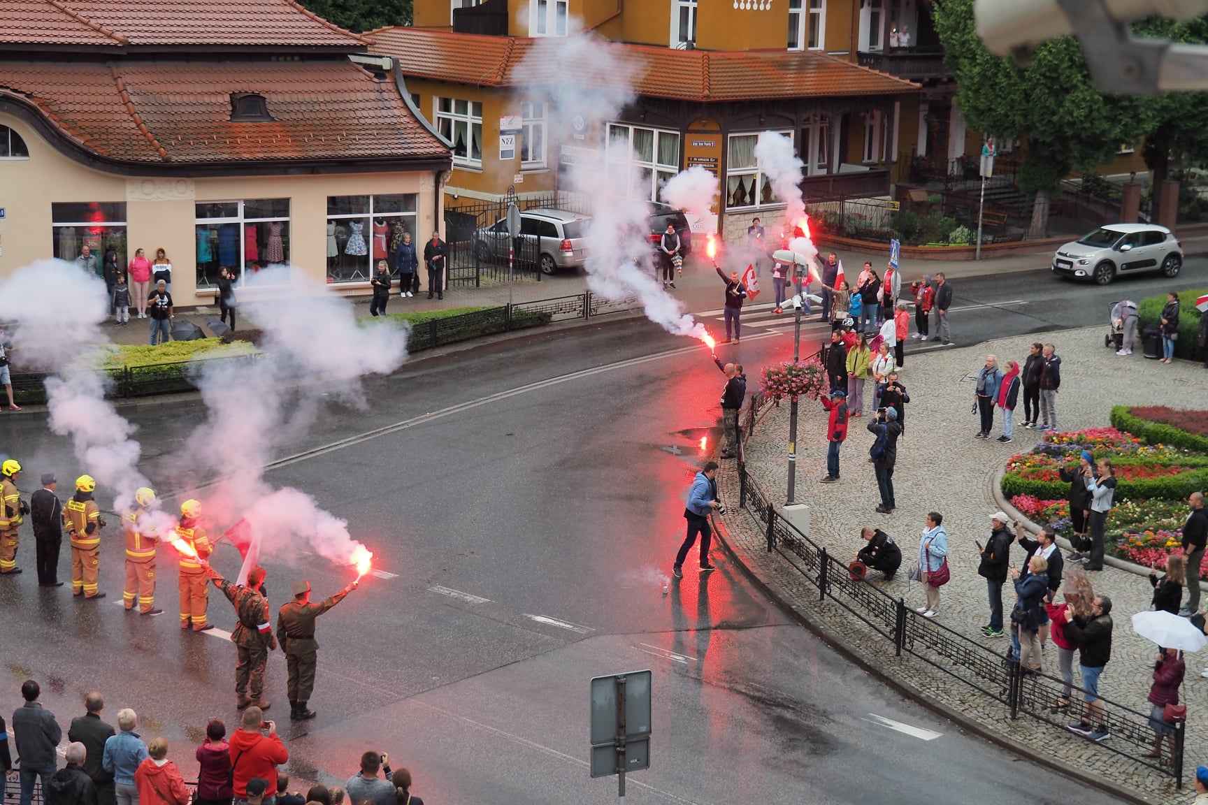Kudowa-Zdrój: Strażacy pamiętają o bohaterach Powstania Warszawskiego.