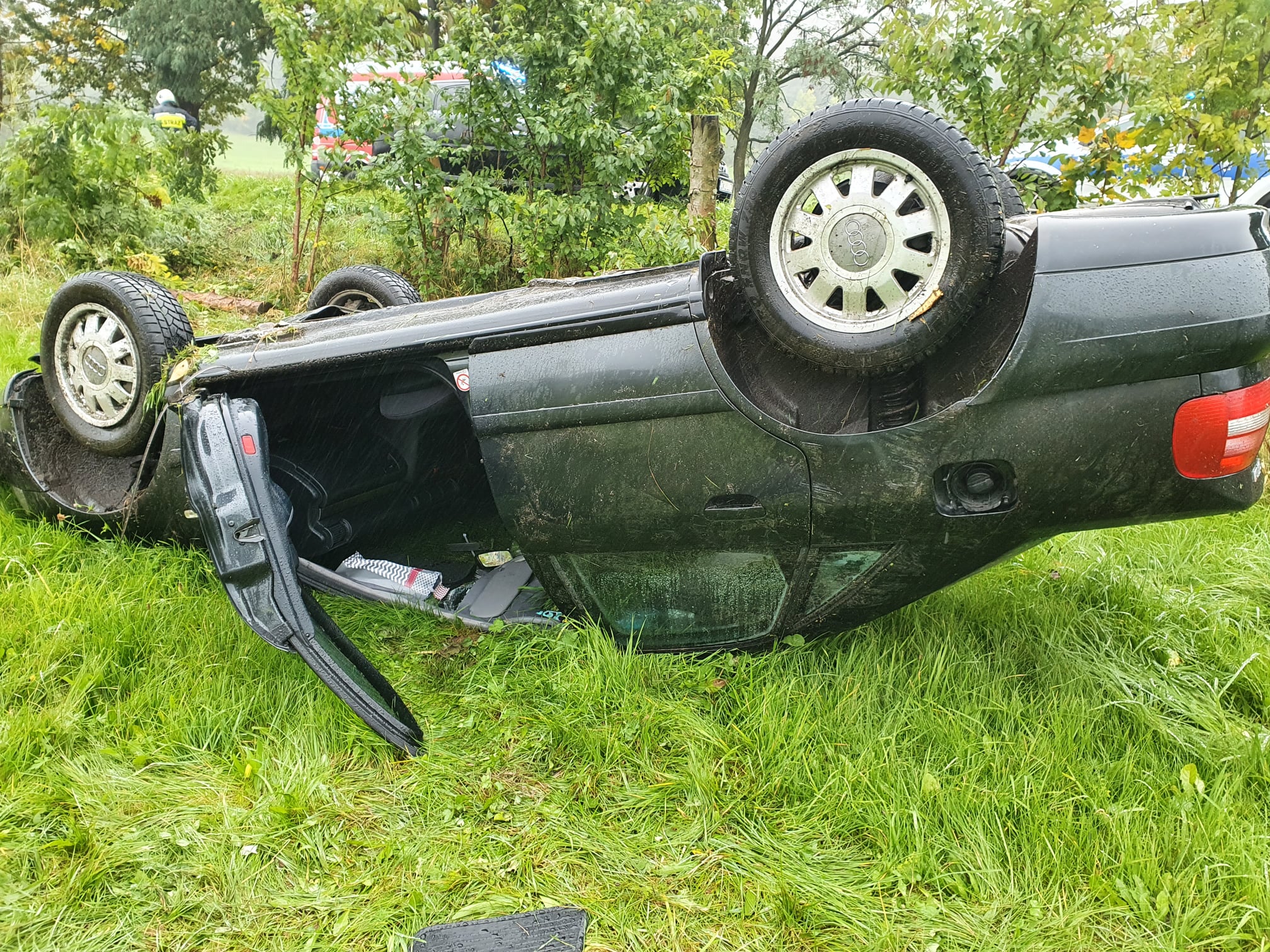 Bartnica: Dachowanie Audi - przesuń w prawo i zobacz zdjęcia