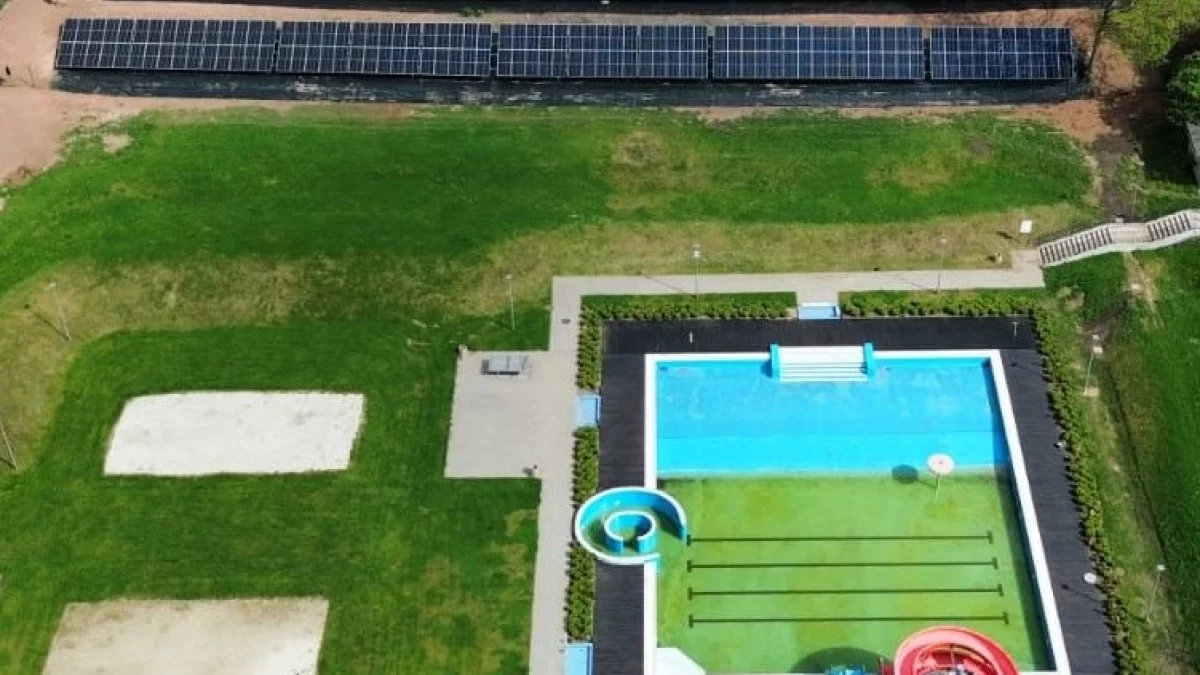 Nowa Ruda stawia na zieloną energię. Instalacja fotowoltaiczna na basenie przy ul. Fredry [zdjęcia]