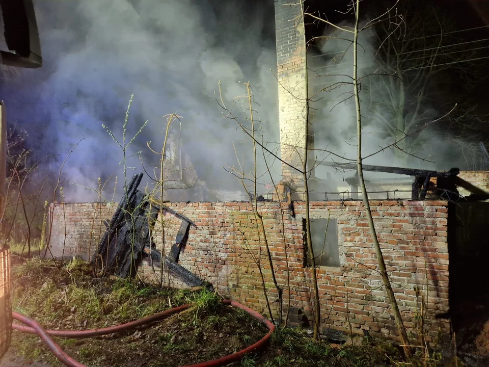 Nowa Ruda. Pożar pustostanu na Zdrojowisku - Zdjęcie główne