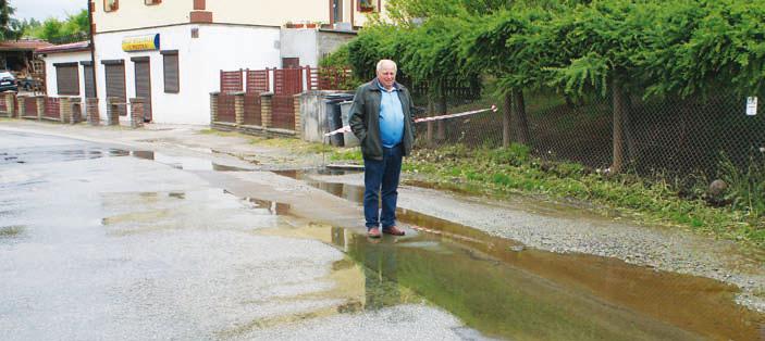 Toną w kałużach - Zdjęcie główne