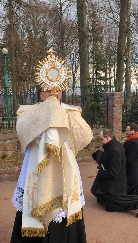 Proszą o modlitwę - Zdjęcie główne