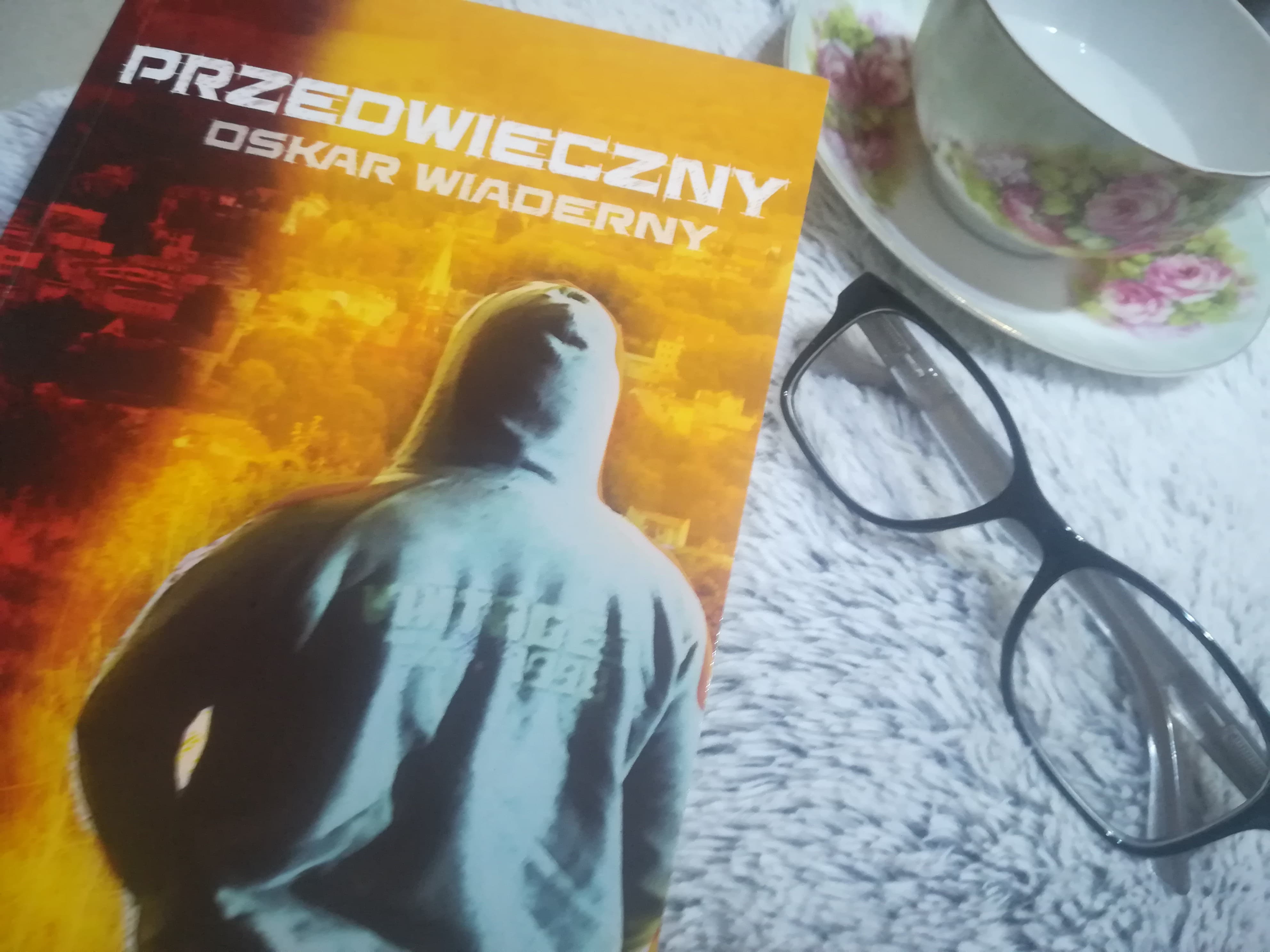 Narodził się Przedwieczny - Zdjęcie główne