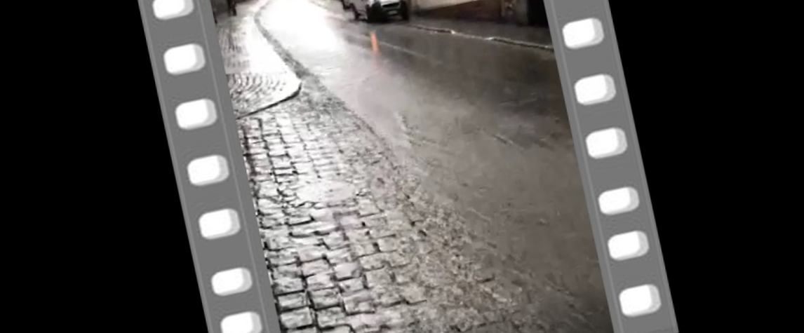Rzeka płynie ulicą [video] - Zdjęcie główne